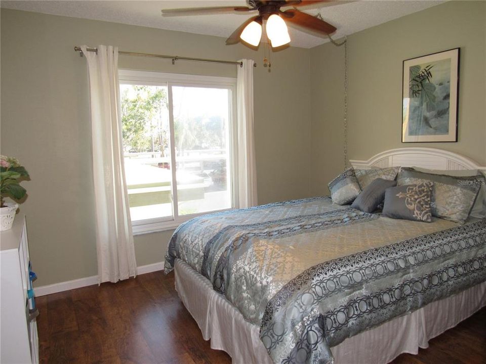 For Sale: $92,900 (2 beds, 2 baths, 919 Square Feet)