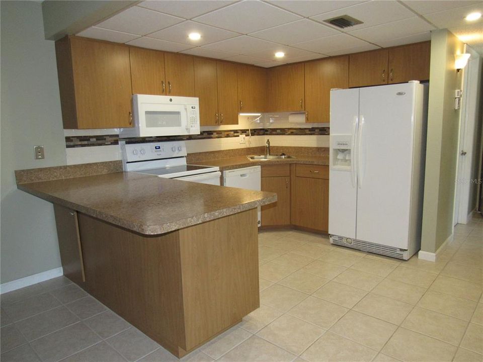 For Sale: $92,900 (2 beds, 2 baths, 919 Square Feet)