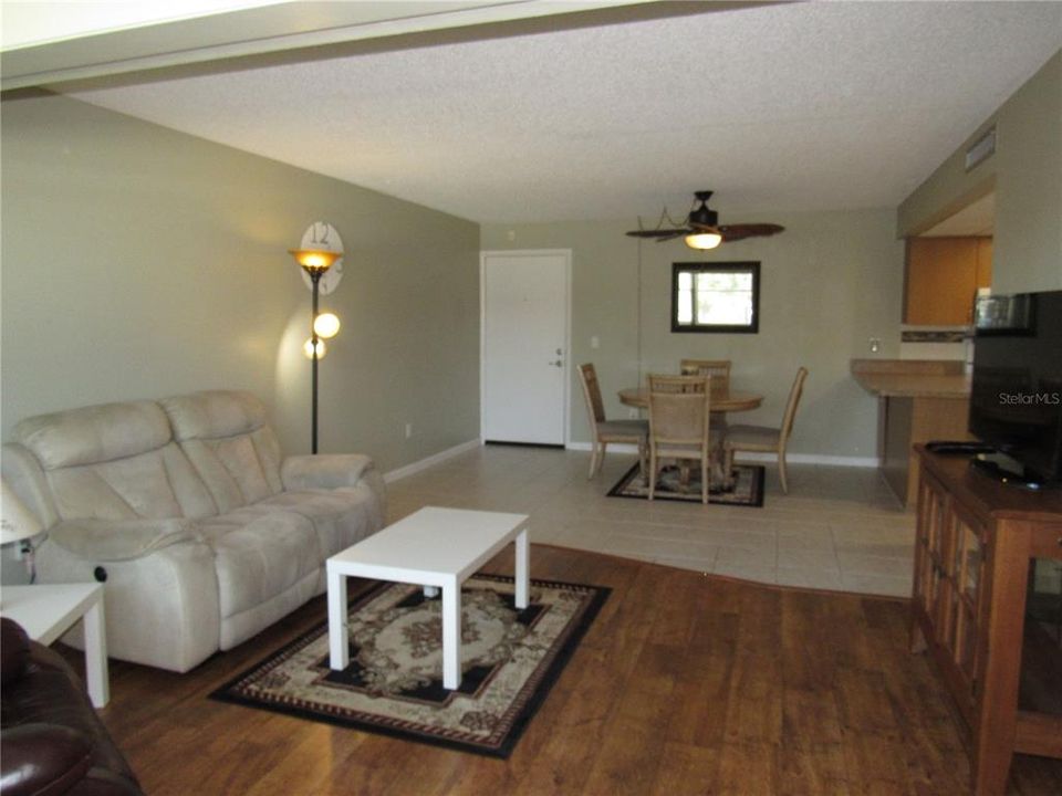 For Sale: $92,900 (2 beds, 2 baths, 919 Square Feet)