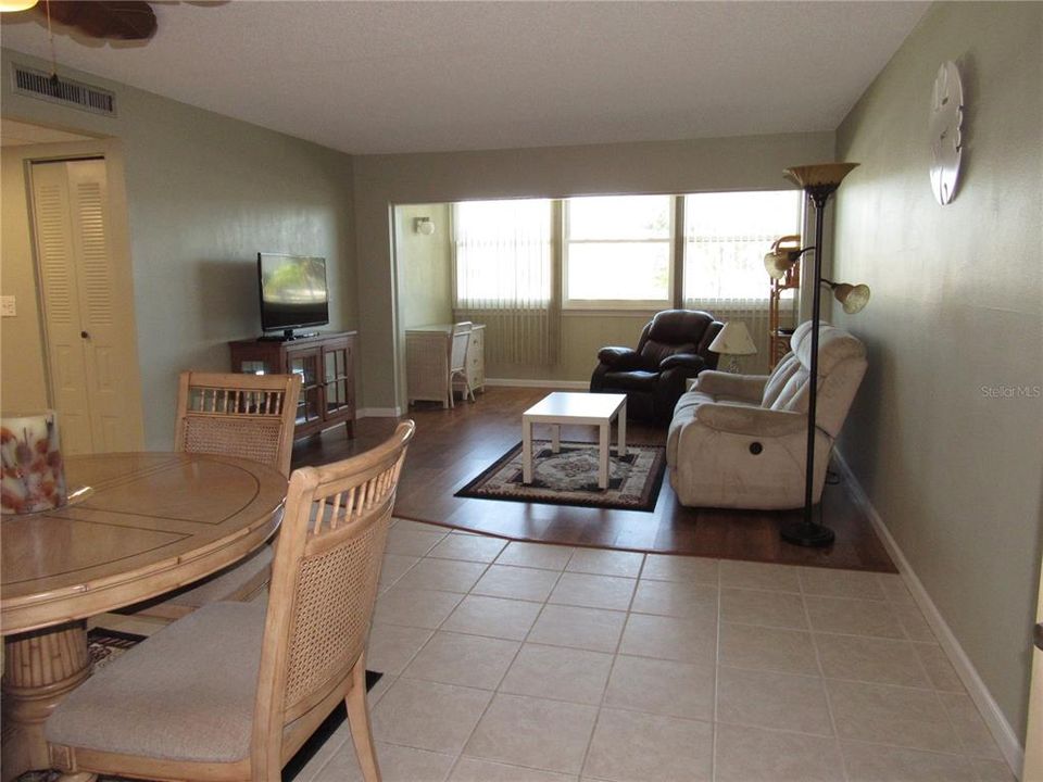 For Sale: $92,900 (2 beds, 2 baths, 919 Square Feet)