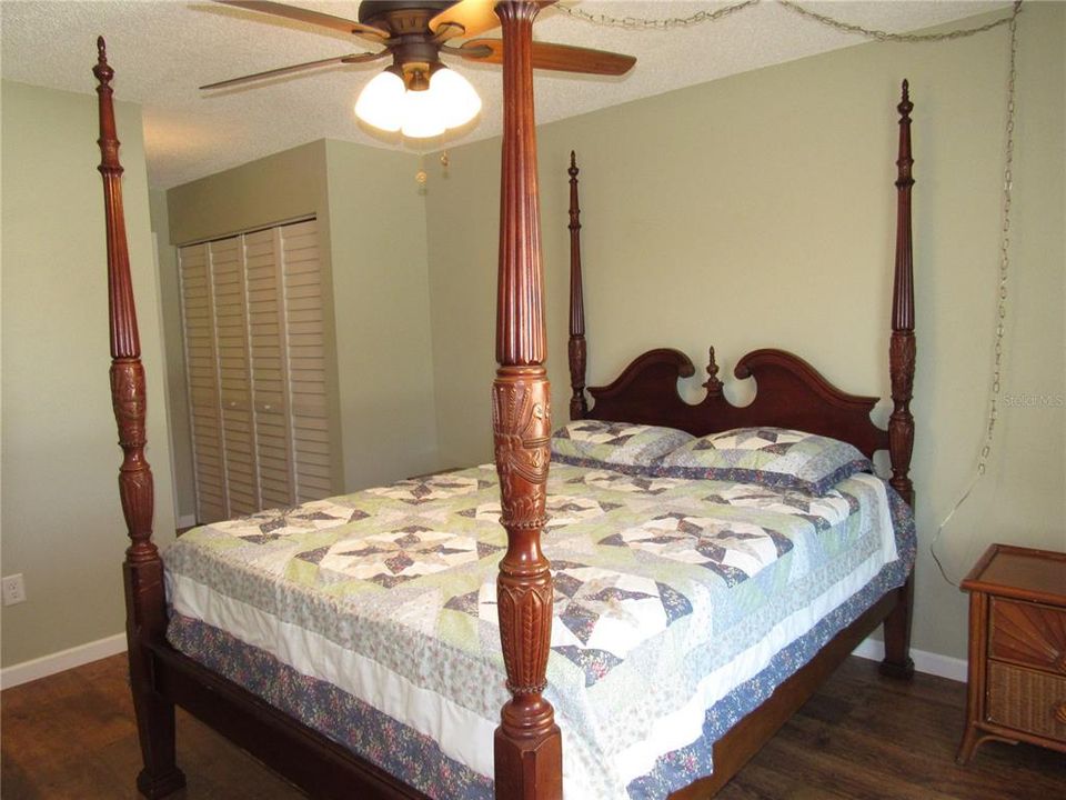 For Sale: $92,900 (2 beds, 2 baths, 919 Square Feet)