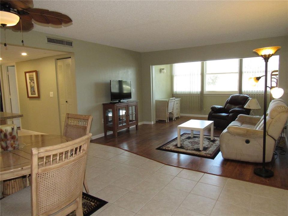 For Sale: $92,900 (2 beds, 2 baths, 919 Square Feet)