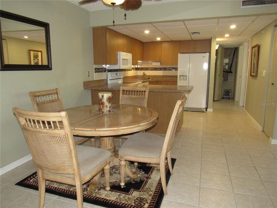 For Sale: $92,900 (2 beds, 2 baths, 919 Square Feet)
