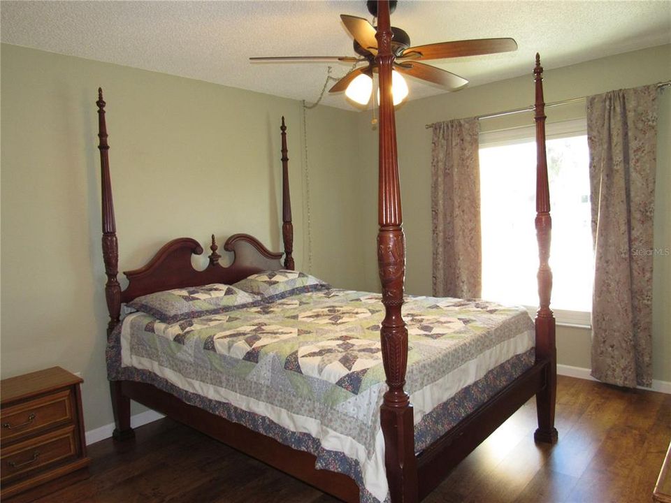 For Sale: $92,900 (2 beds, 2 baths, 919 Square Feet)