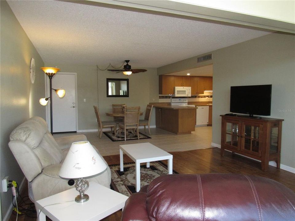 For Sale: $92,900 (2 beds, 2 baths, 919 Square Feet)