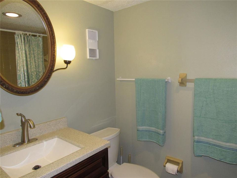 For Sale: $92,900 (2 beds, 2 baths, 919 Square Feet)