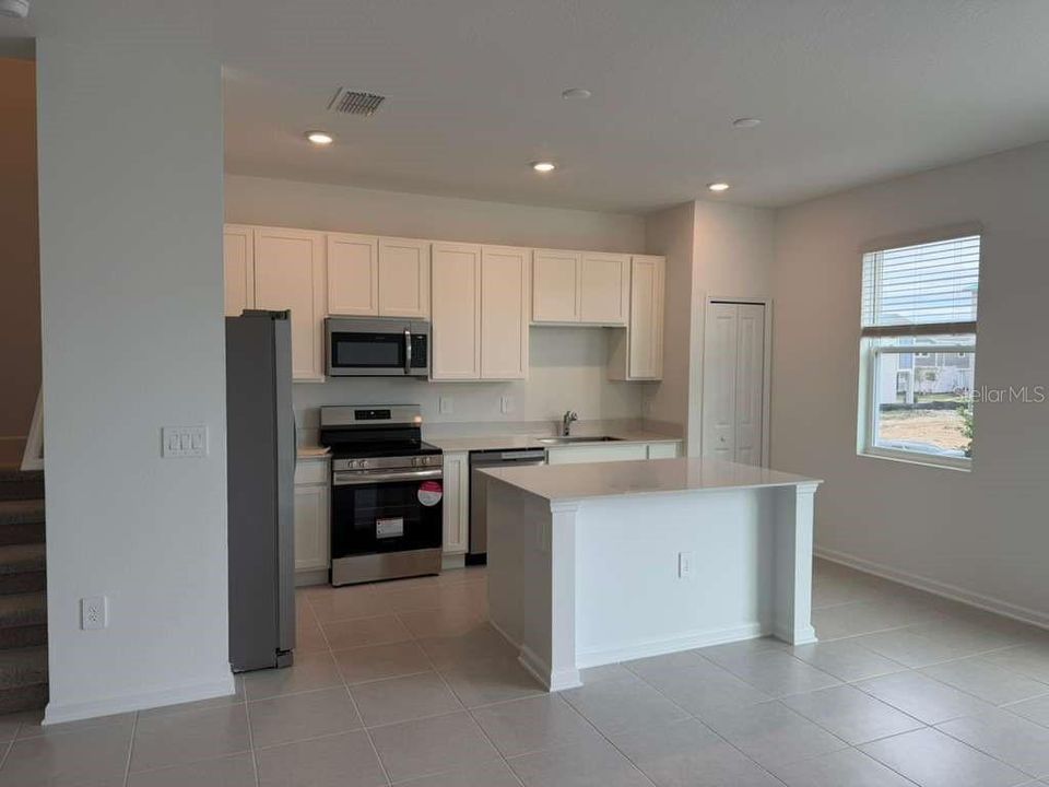 En Renta: $2,299 (3 camas, 2 baños, 1689 Pies cuadrados)