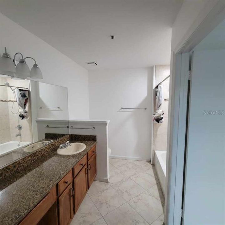 На продажу: $195,000 (2 спален, 2 ванн, 1119 Квадратных фут)