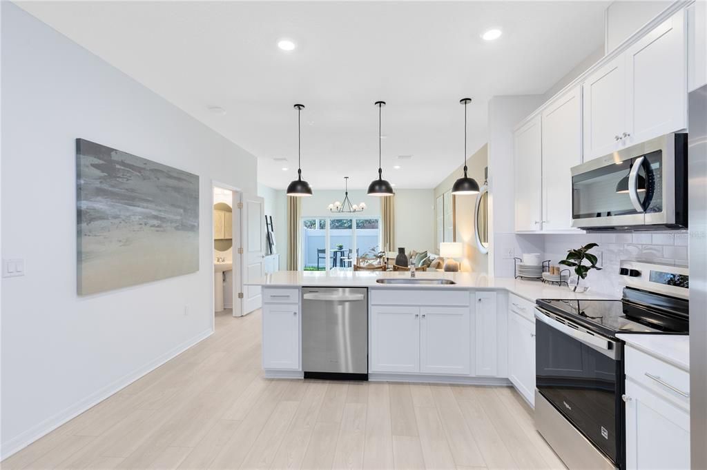 На продажу: $261,600 (3 спален, 2 ванн, 1699 Квадратных фут)