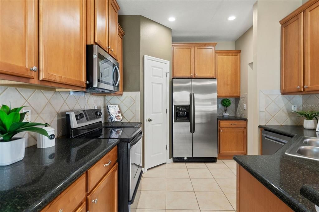 На продажу: $449,900 (3 спален, 2 ванн, 1635 Квадратных фут)