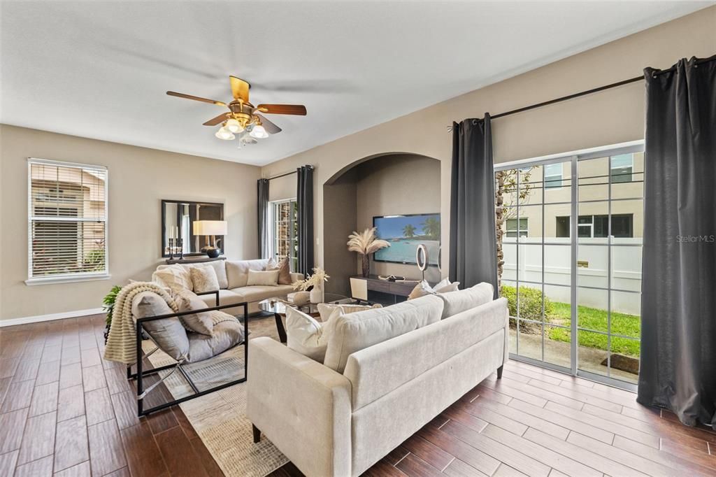 На продажу: $449,900 (3 спален, 2 ванн, 1635 Квадратных фут)