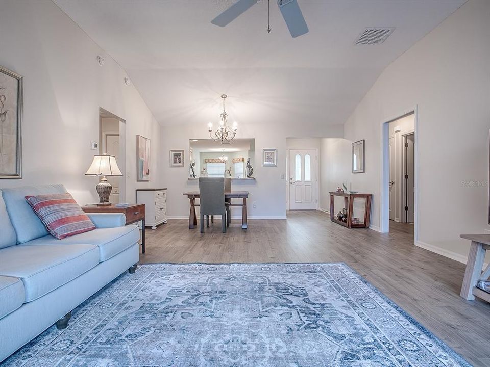 На продажу: $365,000 (3 спален, 2 ванн, 1512 Квадратных фут)