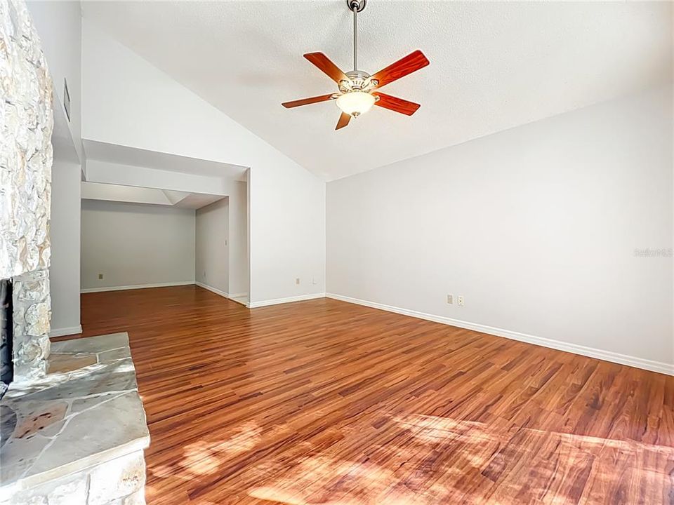 En Venta: $415,000 (3 camas, 2 baños, 1671 Pies cuadrados)