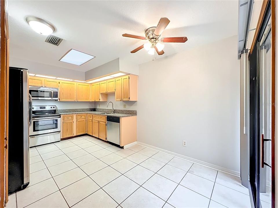 En Venta: $415,000 (3 camas, 2 baños, 1671 Pies cuadrados)