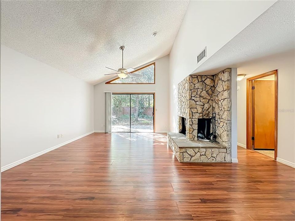 En Venta: $415,000 (3 camas, 2 baños, 1671 Pies cuadrados)