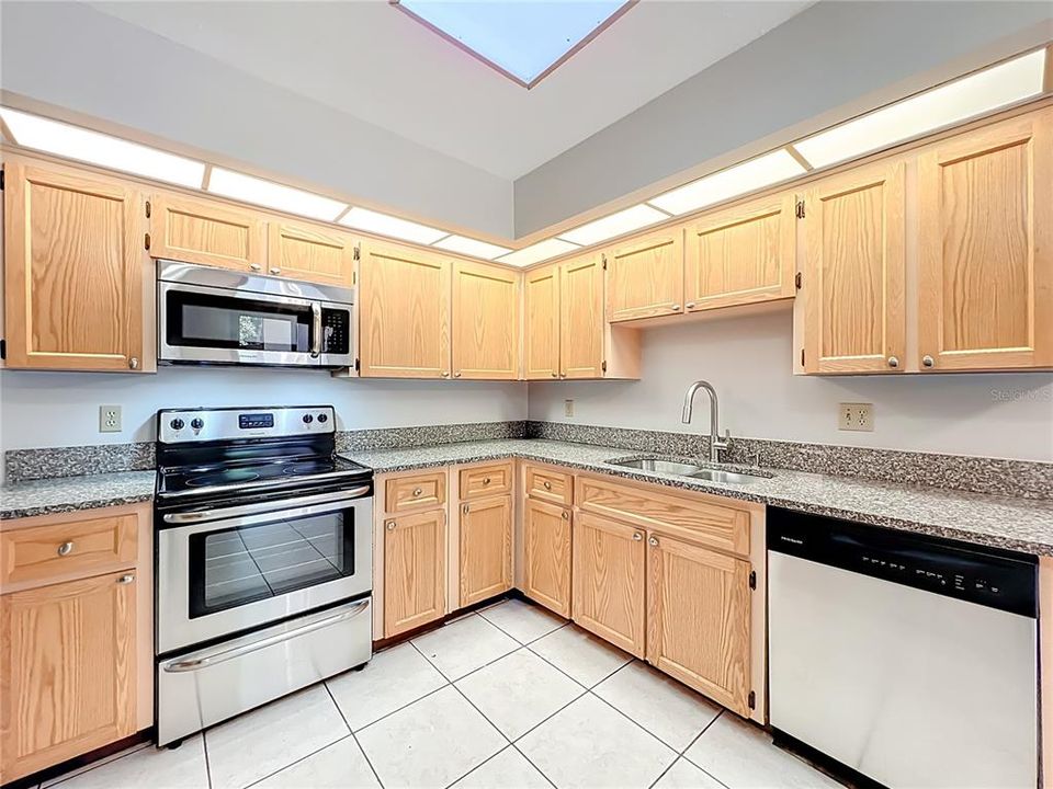 En Venta: $415,000 (3 camas, 2 baños, 1671 Pies cuadrados)