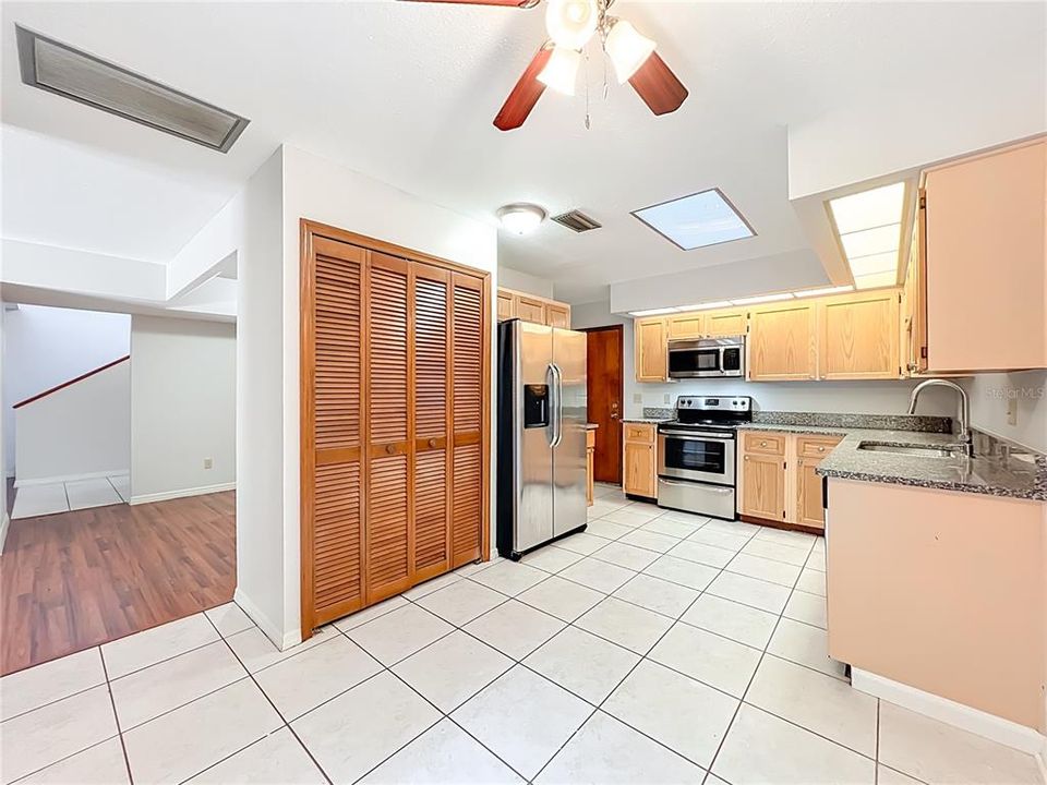 En Venta: $415,000 (3 camas, 2 baños, 1671 Pies cuadrados)