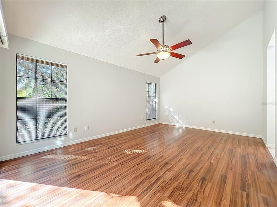 En Venta: $415,000 (3 camas, 2 baños, 1671 Pies cuadrados)