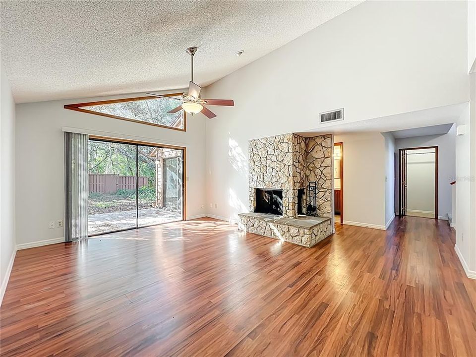 En Venta: $415,000 (3 camas, 2 baños, 1671 Pies cuadrados)