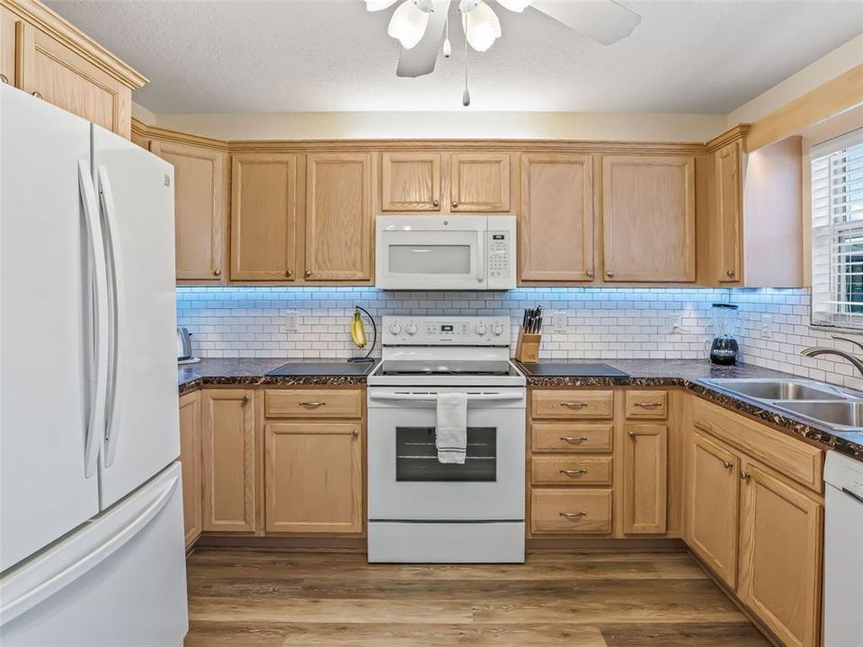 На продажу: $289,900 (3 спален, 2 ванн, 1515 Квадратных фут)