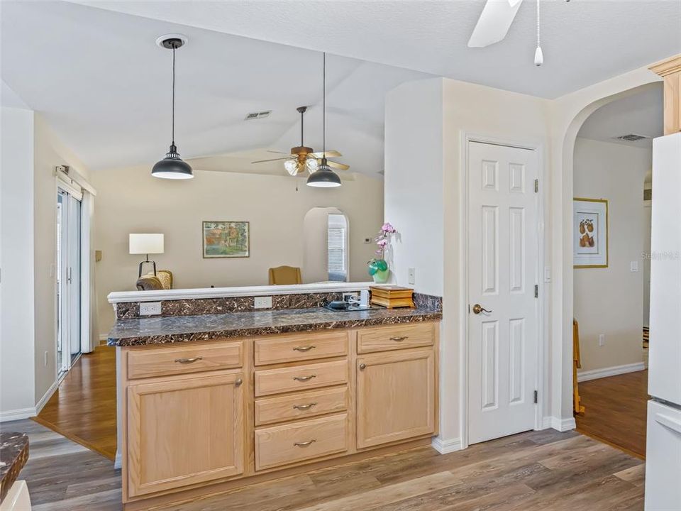 На продажу: $289,900 (3 спален, 2 ванн, 1515 Квадратных фут)