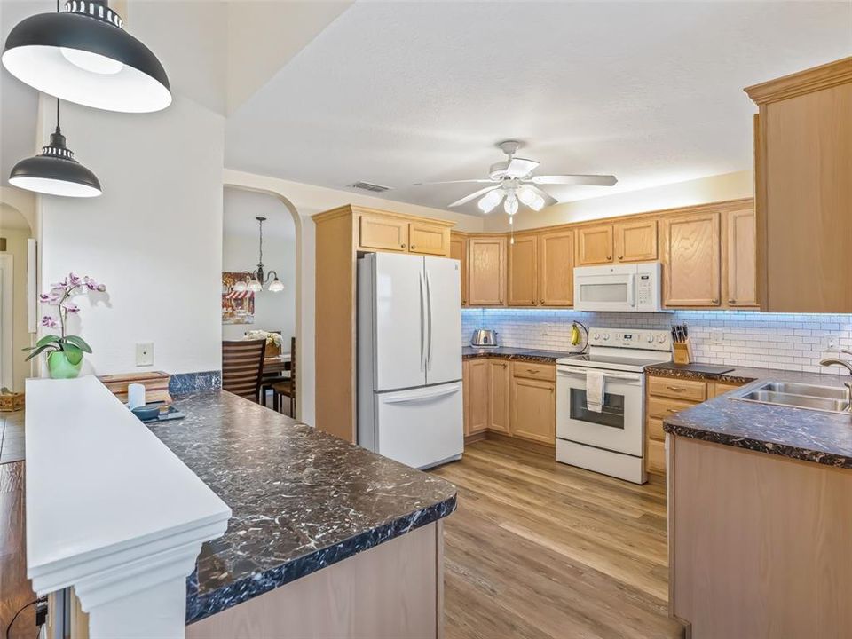 На продажу: $289,900 (3 спален, 2 ванн, 1515 Квадратных фут)