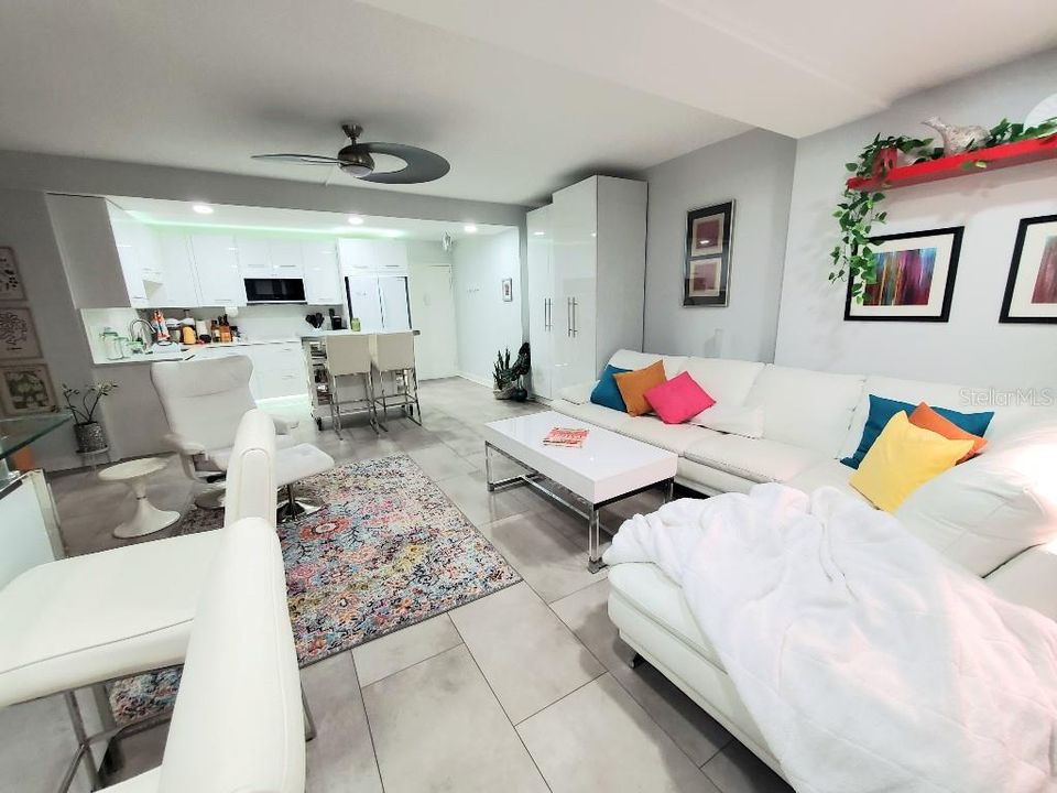 На продажу: $249,000 (1 спален, 1 ванн, 995 Квадратных фут)