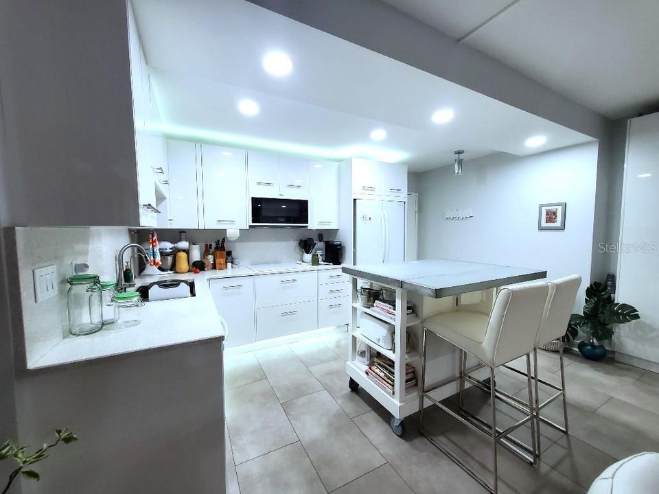 На продажу: $249,000 (1 спален, 1 ванн, 995 Квадратных фут)