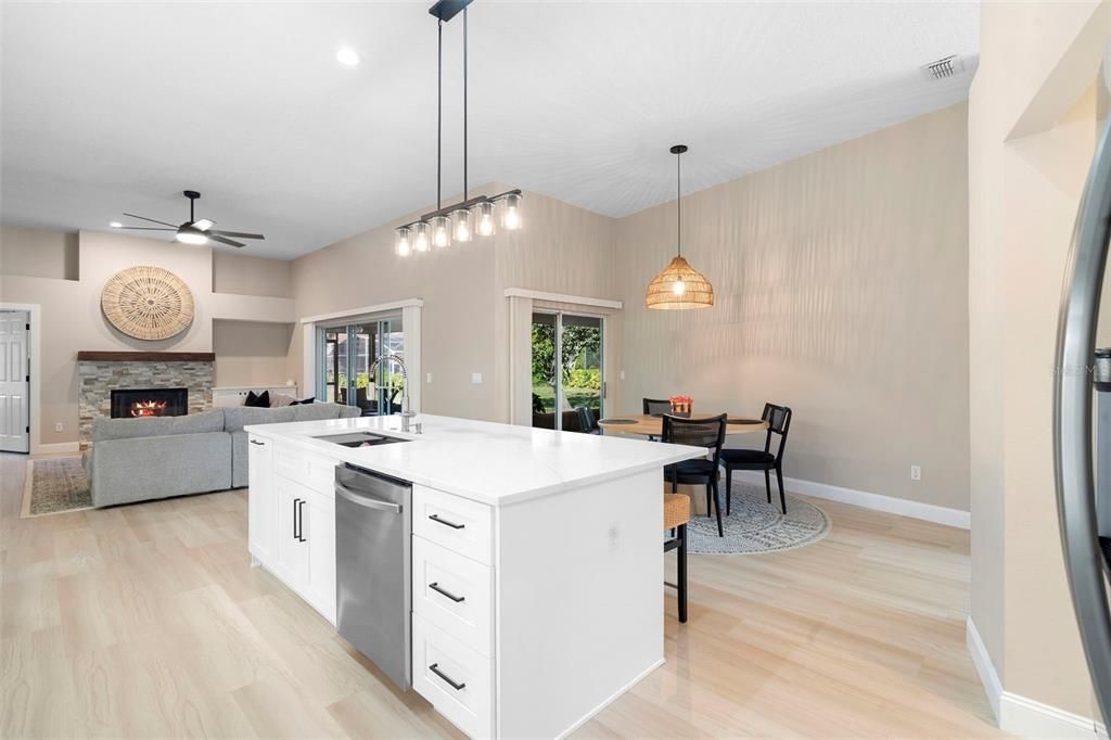 На продажу: $649,000 (4 спален, 3 ванн, 2720 Квадратных фут)