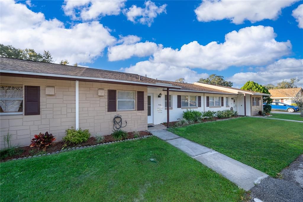 For Sale: $170,000 (2 beds, 2 baths, 979 Square Feet)