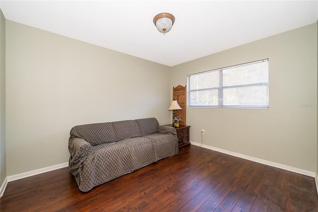 For Sale: $170,000 (2 beds, 2 baths, 979 Square Feet)