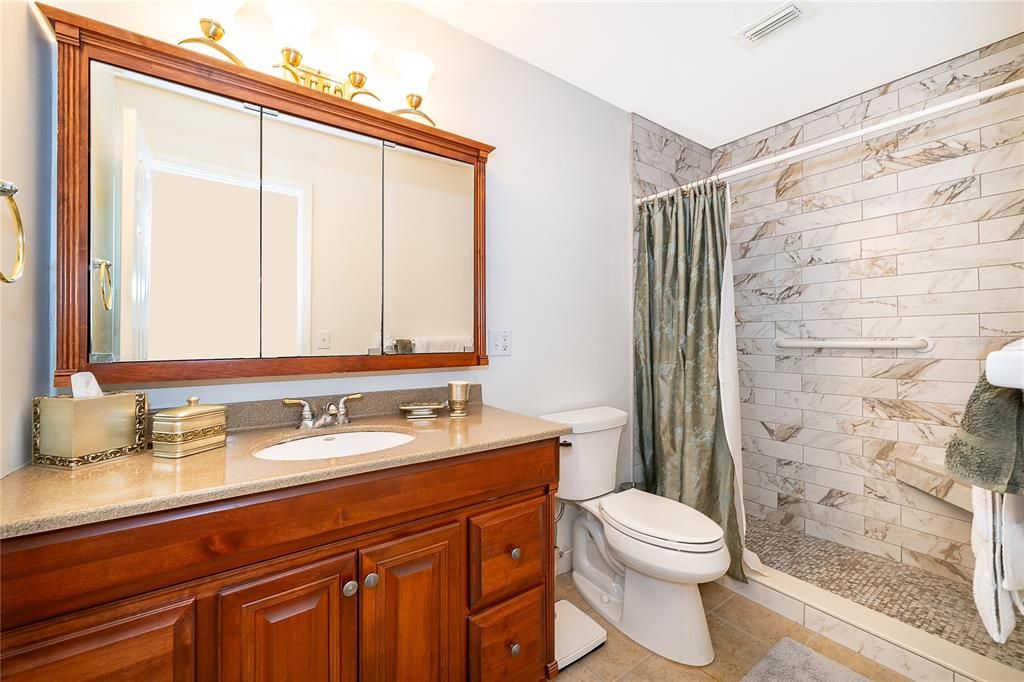 For Sale: $170,000 (2 beds, 2 baths, 979 Square Feet)