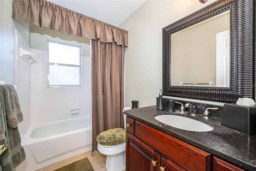 For Sale: $170,000 (2 beds, 2 baths, 979 Square Feet)