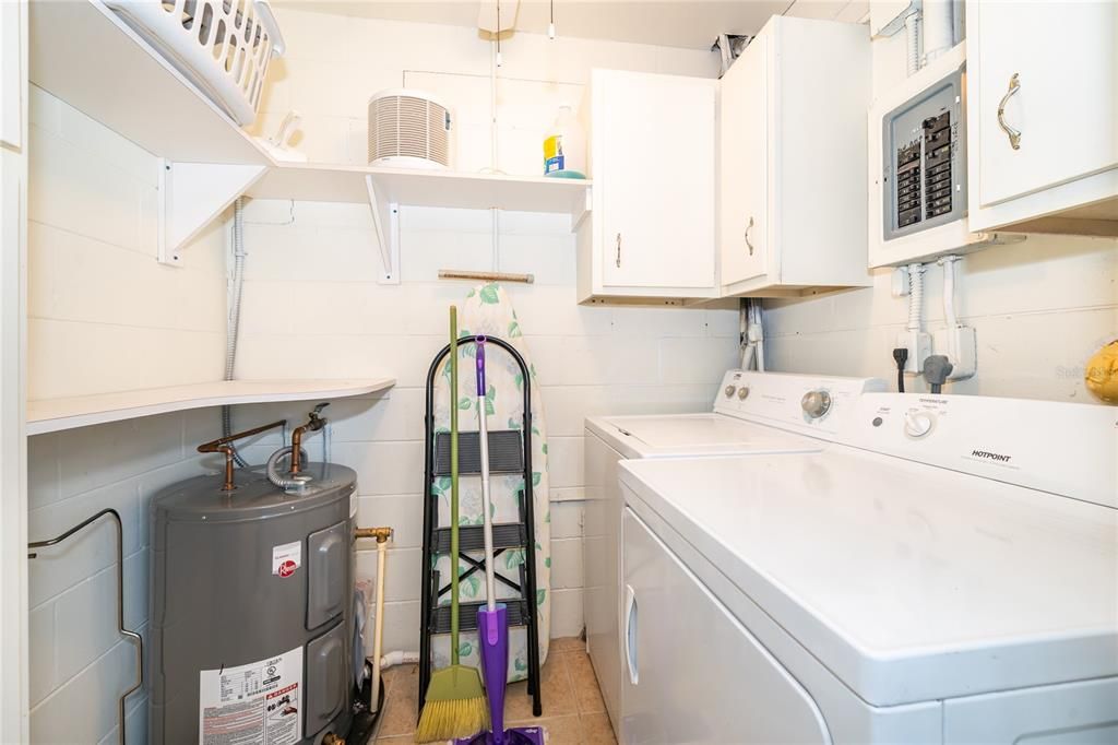 For Sale: $170,000 (2 beds, 2 baths, 979 Square Feet)