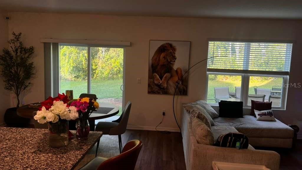 En Venta: $580,000 (5 camas, 3 baños, 2398 Pies cuadrados)