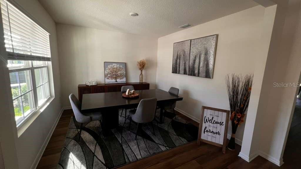 En Venta: $580,000 (5 camas, 3 baños, 2398 Pies cuadrados)