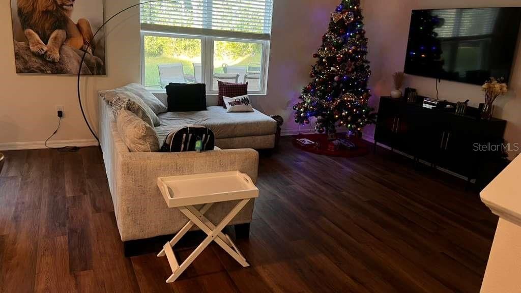 En Venta: $580,000 (5 camas, 3 baños, 2398 Pies cuadrados)