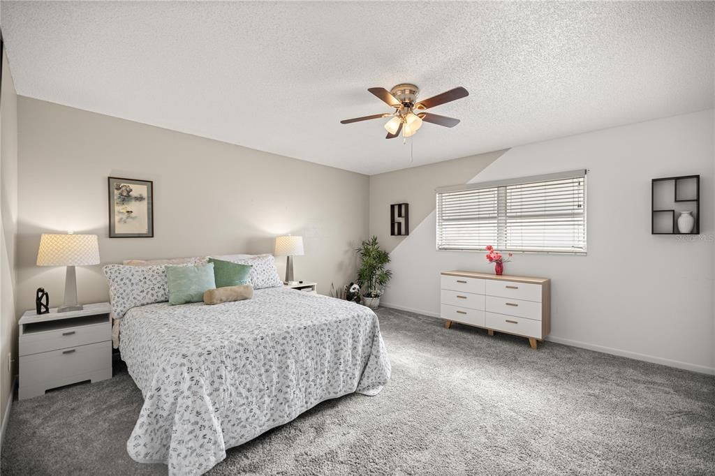 待售: $174,900 (2 贝兹, 2 浴室, 1314 平方英尺)