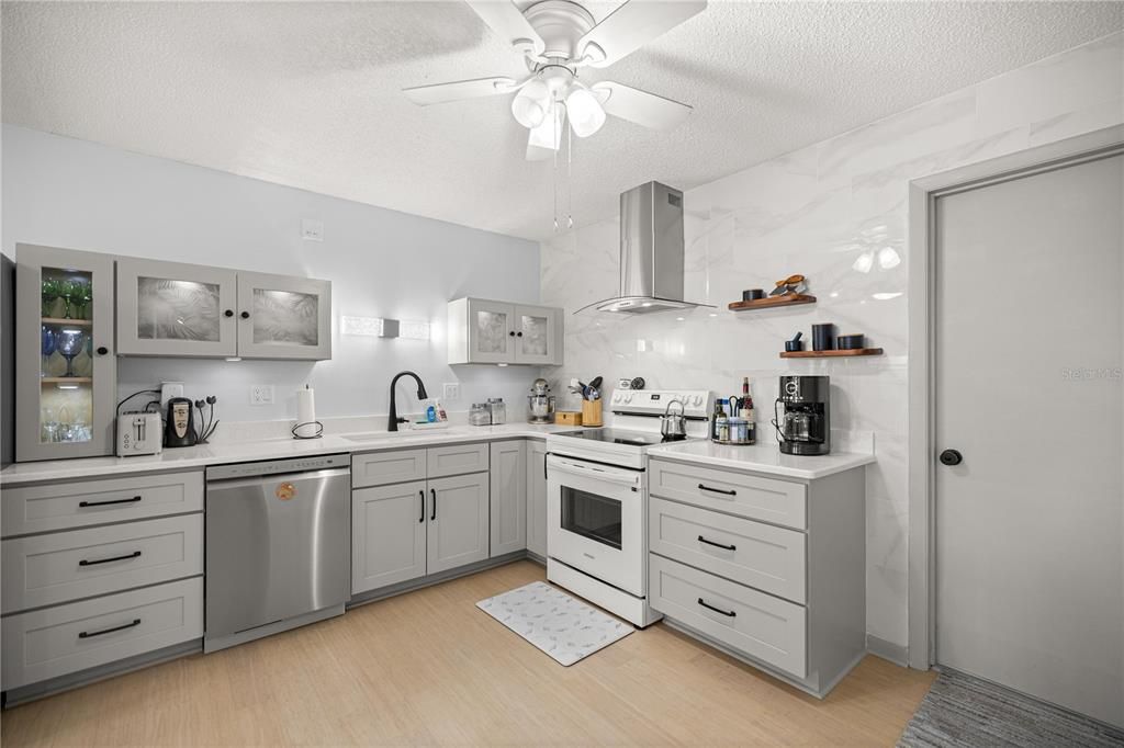 待售: $174,900 (2 贝兹, 2 浴室, 1314 平方英尺)