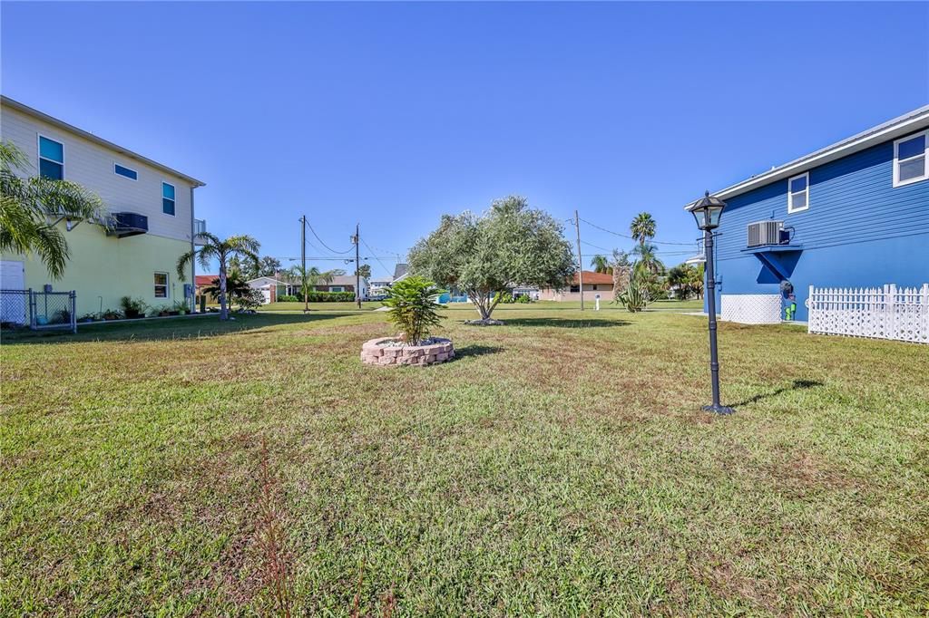 待售: $250,000 (0.15 acres)