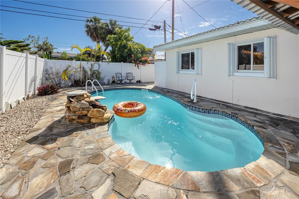 На продажу: $585,000 (2 спален, 2 ванн, 1347 Квадратных фут)