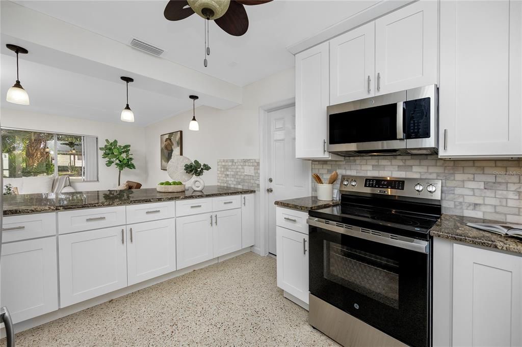 На продажу: $585,000 (2 спален, 2 ванн, 1347 Квадратных фут)