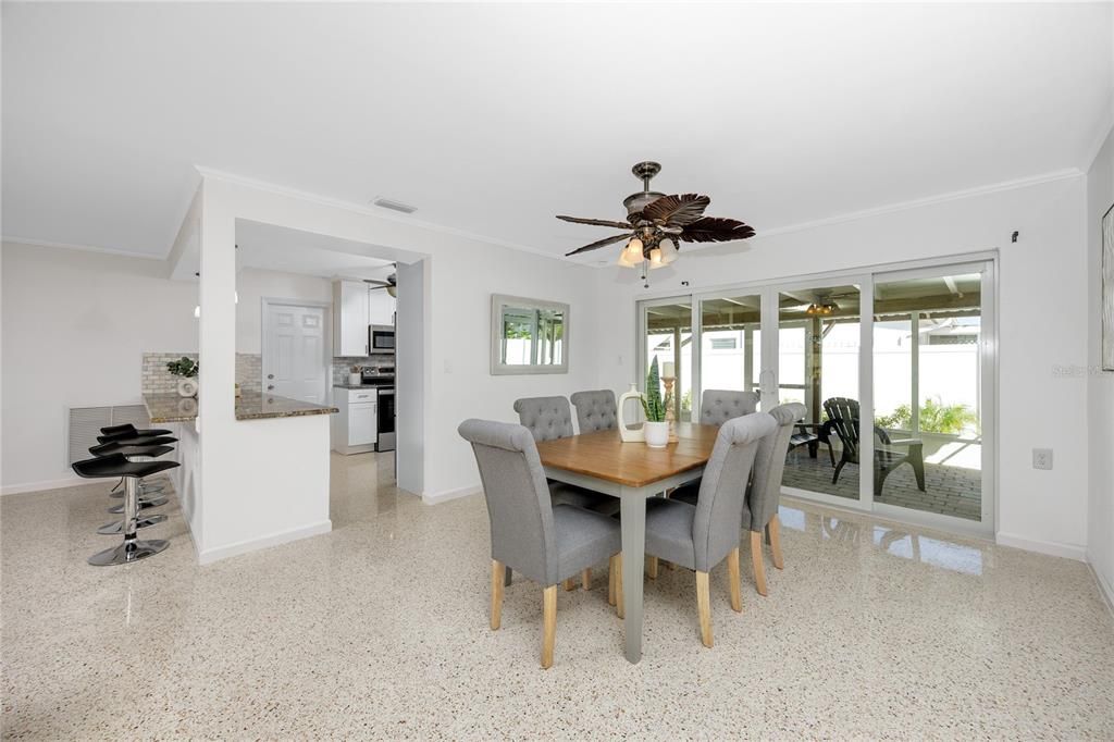 На продажу: $585,000 (2 спален, 2 ванн, 1347 Квадратных фут)