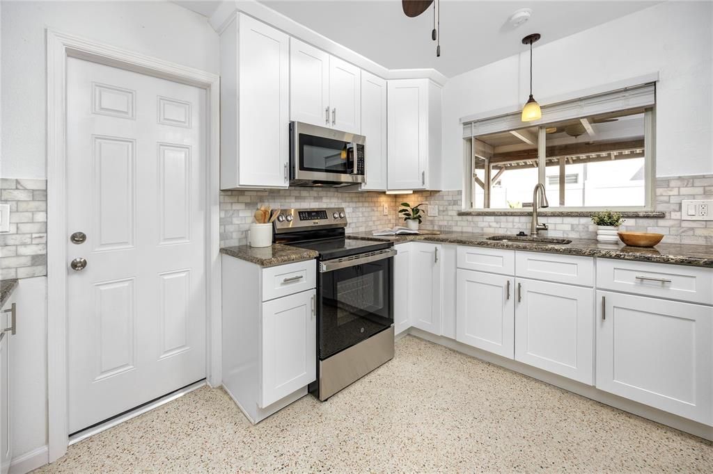 На продажу: $585,000 (2 спален, 2 ванн, 1347 Квадратных фут)