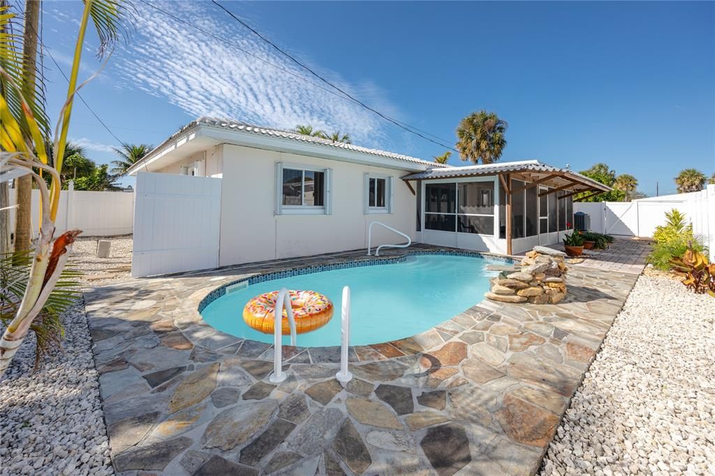 На продажу: $585,000 (2 спален, 2 ванн, 1347 Квадратных фут)