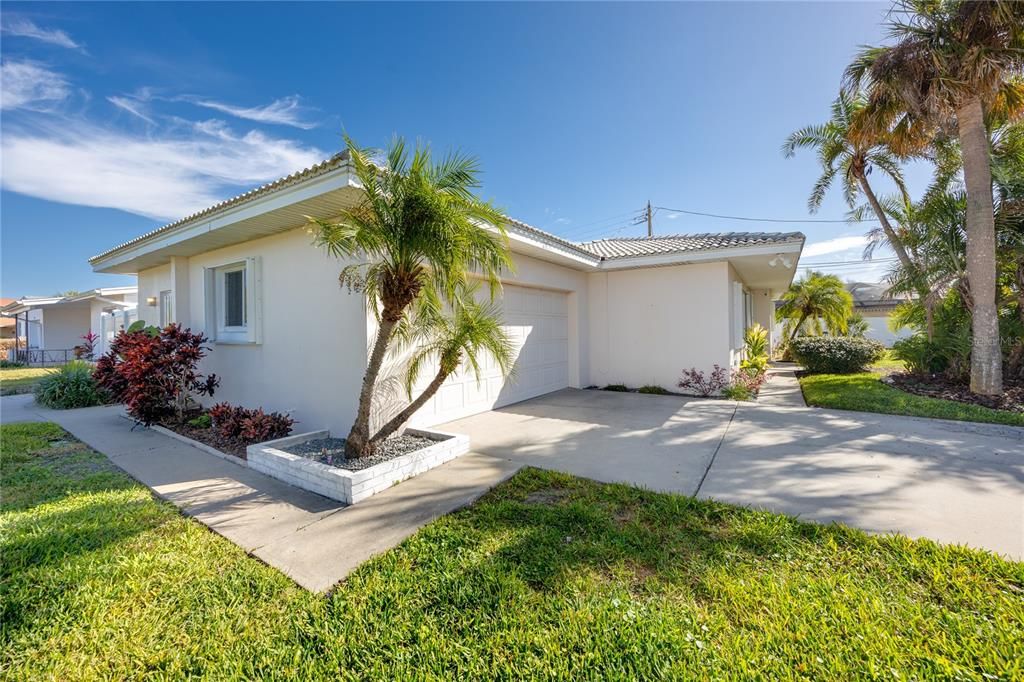 На продажу: $585,000 (2 спален, 2 ванн, 1347 Квадратных фут)