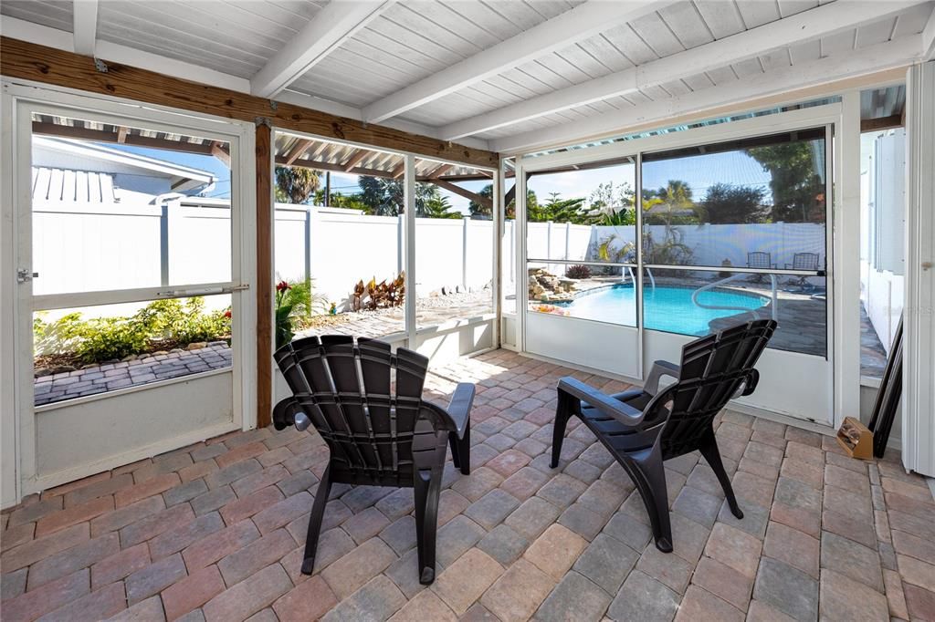 На продажу: $585,000 (2 спален, 2 ванн, 1347 Квадратных фут)