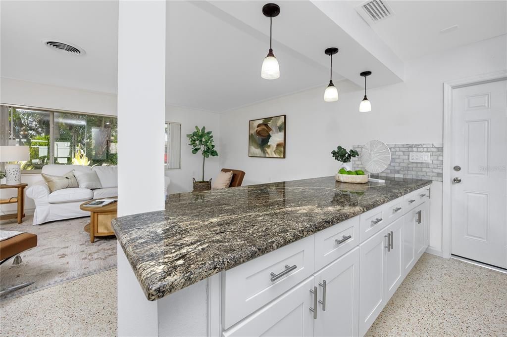 На продажу: $585,000 (2 спален, 2 ванн, 1347 Квадратных фут)