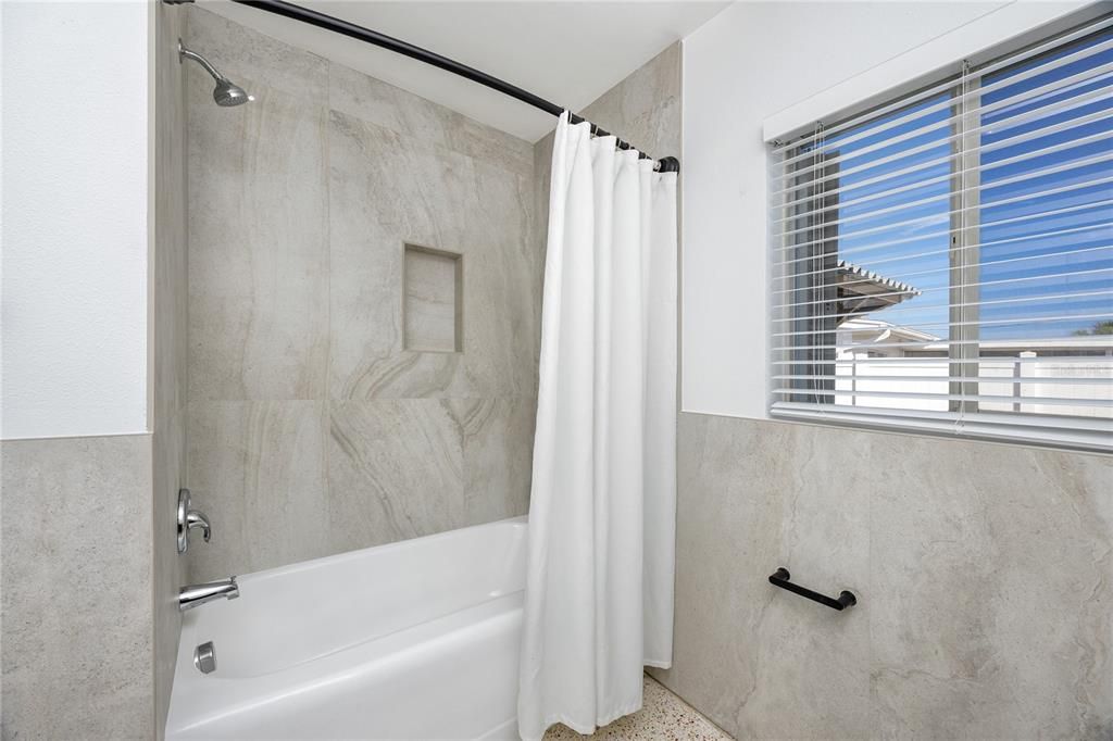 На продажу: $585,000 (2 спален, 2 ванн, 1347 Квадратных фут)