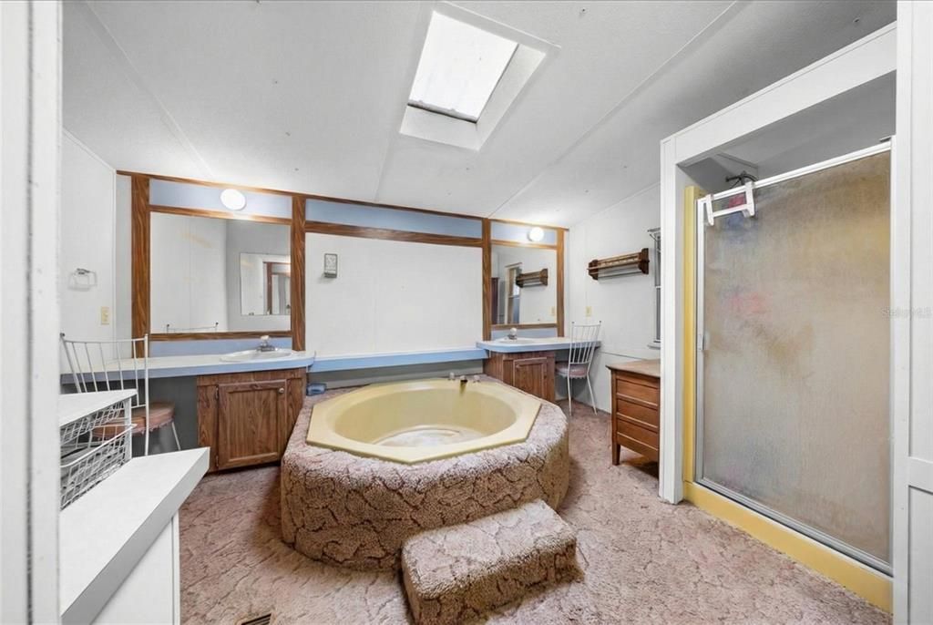 For Sale: $300,000 (3 beds, 2 baths, 1620 Square Feet)